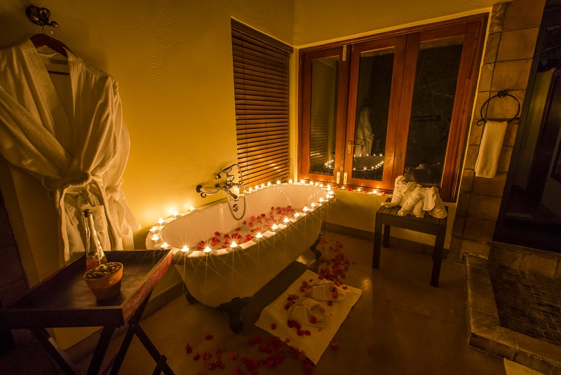 Photo of Elephants Plains Luxury Suite Bathroom 